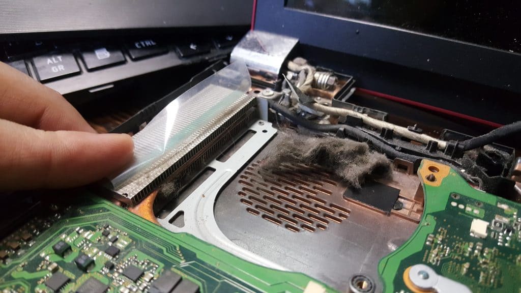 Как почистить ноутбук от пыли самостоятельно в домашних условиях: советы мастера по ремонту