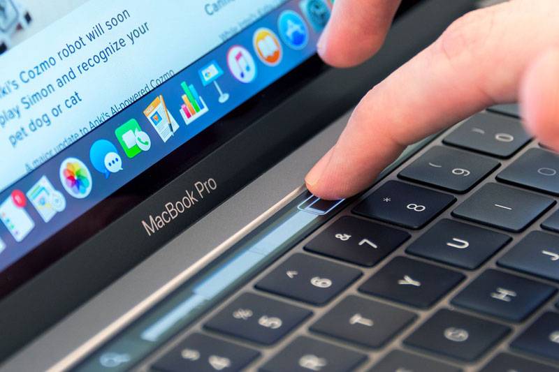 MacBook Pro з Touch Bar можна використовувати як шпаргалку MacBook Pro з Touch Bar можна використовувати як шпаргалку