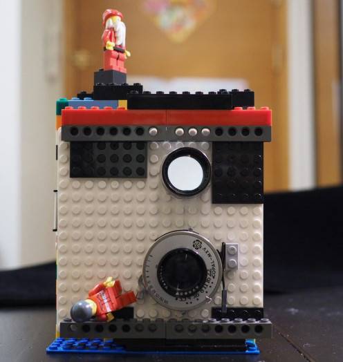 Перша камера моментальної фотографії з подвійним об'єктивом з цеглинок Lego